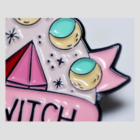 Lunar witch enamel pin - Picture 9 of 10